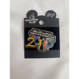2000 Walt Disney World commemorative pin brooch